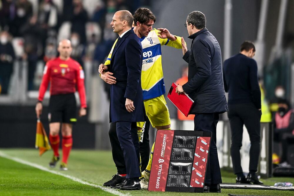 "NA TEREN SE POSLE OPORAVKA OD POVREDE VRAĆAJU VLAHOVIĆ I POGBA"! Alegri otkrio kada će Srbin biti u timu (FOTO)