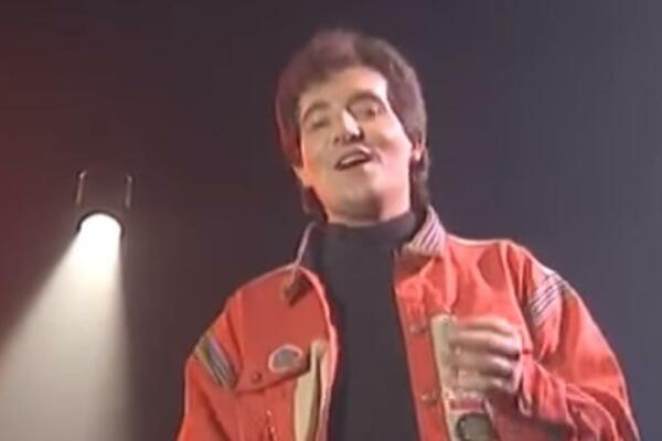 NJEGOV HIT SVI NARUČUJU U KAFANI, A NE ZNAJU KO JE: Povukao se u jeku slave, ovako danas IZGLEDA! (FOTO)