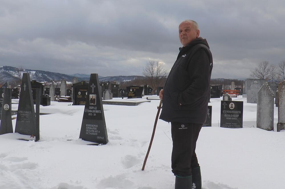 OBRAD JE BIO MILIONER, A SEBI JE ZA ŽIVOTA PODIGAO NADGROBNU PLOČU: Uklesao je samo 4 PRETUŽNE REČI (FOTO)