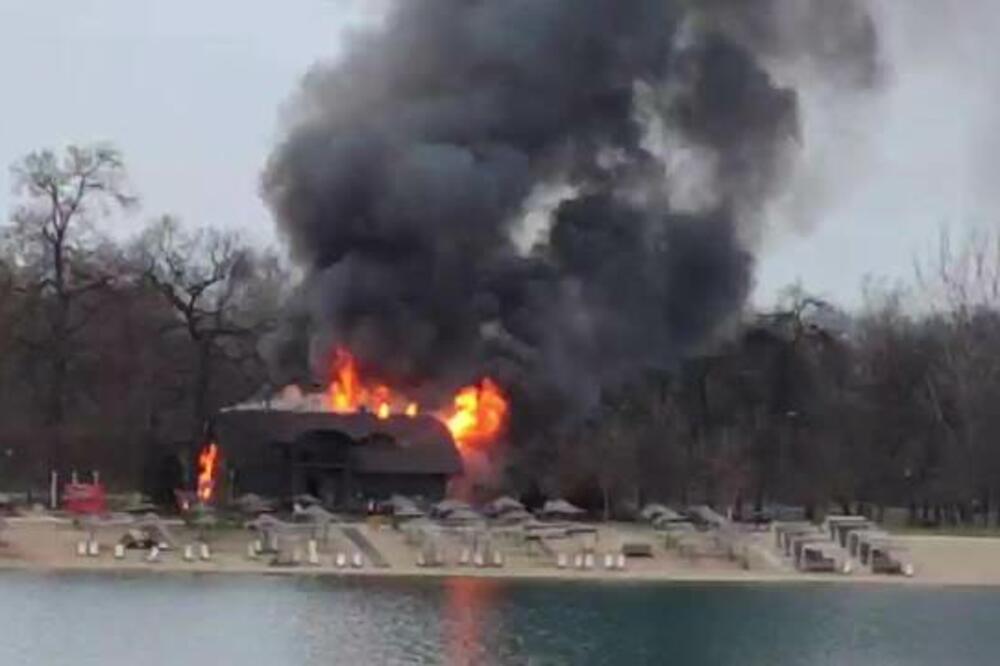 LOKALIZOVAN POŽAR U RESTORANU NA ADI: Buknuo ceo objekat, vatra se raširila velikom brzinom! (VIDEO)