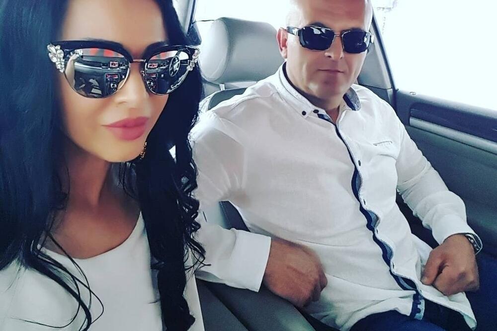 IMAJU PRAVO BOGATSVO U AUTOMOBILU: Ovakav je RETKOST videti u zemlji a voze ga samo Tina i Zvezdan! (VIDEO)