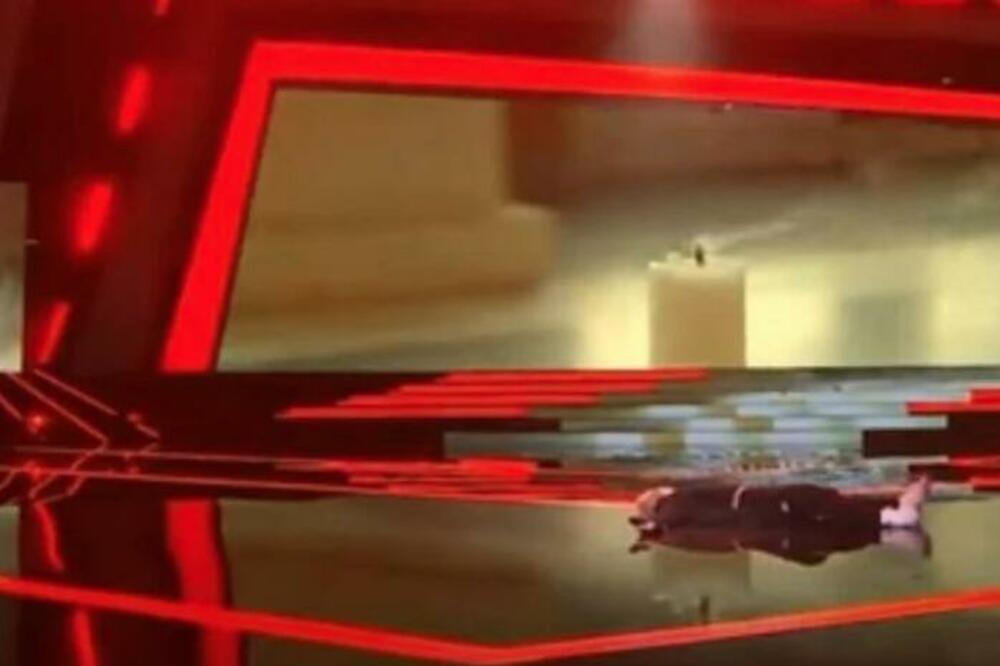 ŠOK U ZVEZDAMA GRANDA! Takmičar se SRUŠIO NA SCENI, nastala opšta panika, TRAŽENA BRZINSKI HITNA POMOĆ!
