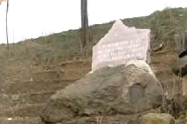 NAJROMANTIČNIJE BRDO IZNAD GORNJEN MILANOVCA: Ljubav jaka kao granit!