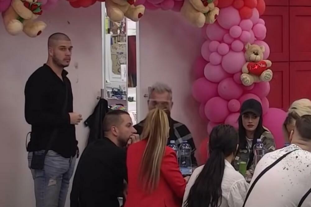 TARA ĆE POŠIZETI! MONIKA I ŠA PRAVAC U IZOLACIJU: Dragojević zakuvao kao niko do sad! (VIDEO)