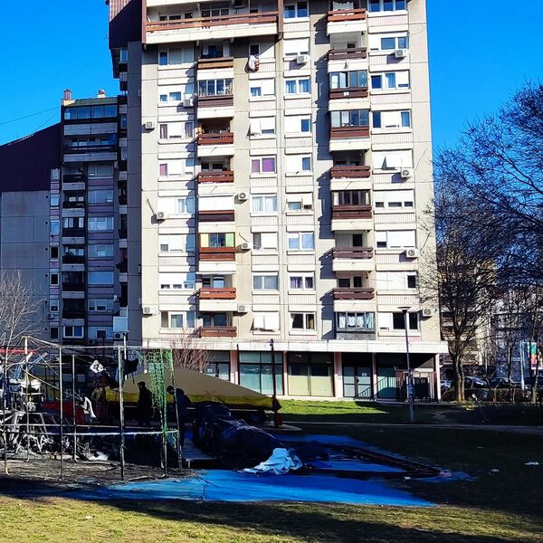 LOPOVI UTERALI STRAH KOMŠIJAMA U OVOM DELU BEOGRADA: Obijaju stanove, kradu gorivo, a tu je i upozorenje! (FOTO)