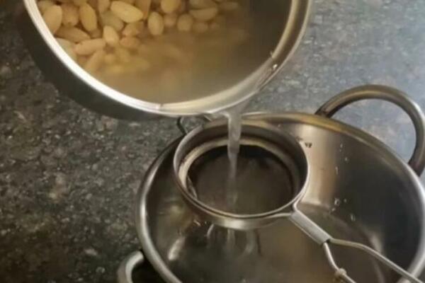 ČIŠĆENJE TOKSINA IZ CREVA "PRIRODNIM" NAPITKOM: Dobro obratite pažnju