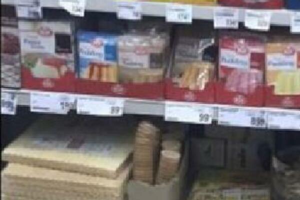 DOBRO POGLEDAJTE SLIKU IZ PRODAVNICE NA ALTINI! Niko nije primetio biće pored oblandi (FOTO)