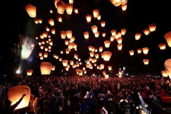 FESTIVAL LAMPIONA NA ZOI: Šta se desi kada se poklopi zimska Olimpijada i festival svetlosti u Kini?