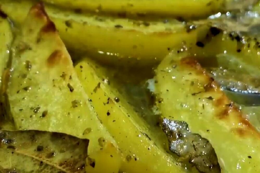 KROMPIR NA MANASTIRSKI NAČIN - PRAVO OD GRČKIH PRAVOSLAVNIH MONAHA: Jedna VRSTA LUKA ih ČINI NEODOLJIVIM (RECEPT)