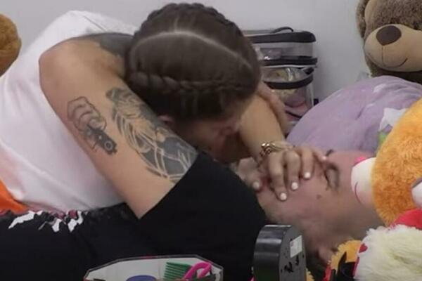 "KAKO ĆU TE J**ATI DR*LJO!" Sramni snimak Filipa Cara i Dalila KADA MISLE DA IH KAMERA NE SNIMA! (VIDEO)