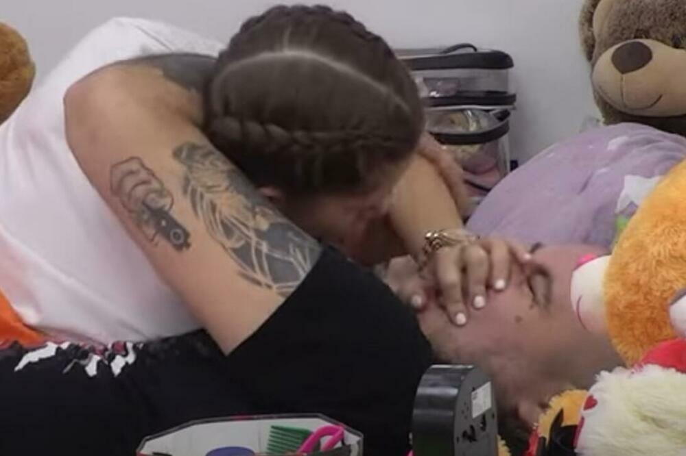 "KAKO ĆU TE J**ATI DR*LJO!" Sramni snimak Filipa Cara i Dalila KADA MISLE DA IH KAMERA NE SNIMA! (VIDEO)