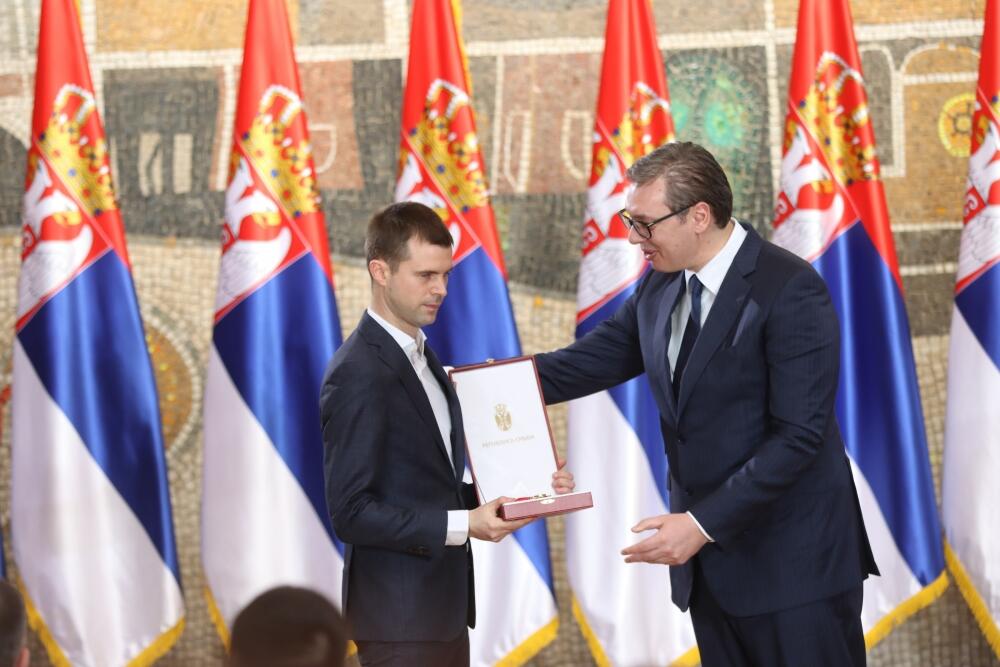 Sin Miroslava Lazanskog ima 33 godine i neverovatno liči na oca, ovo je njegova jedina fotografija