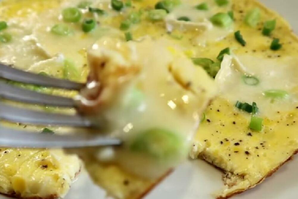 OMLET A LA DŽEJMI OLIVER: Ukusni zalogaji OMLETA SA SIROM će vam zavesti nepca (FOTO)
