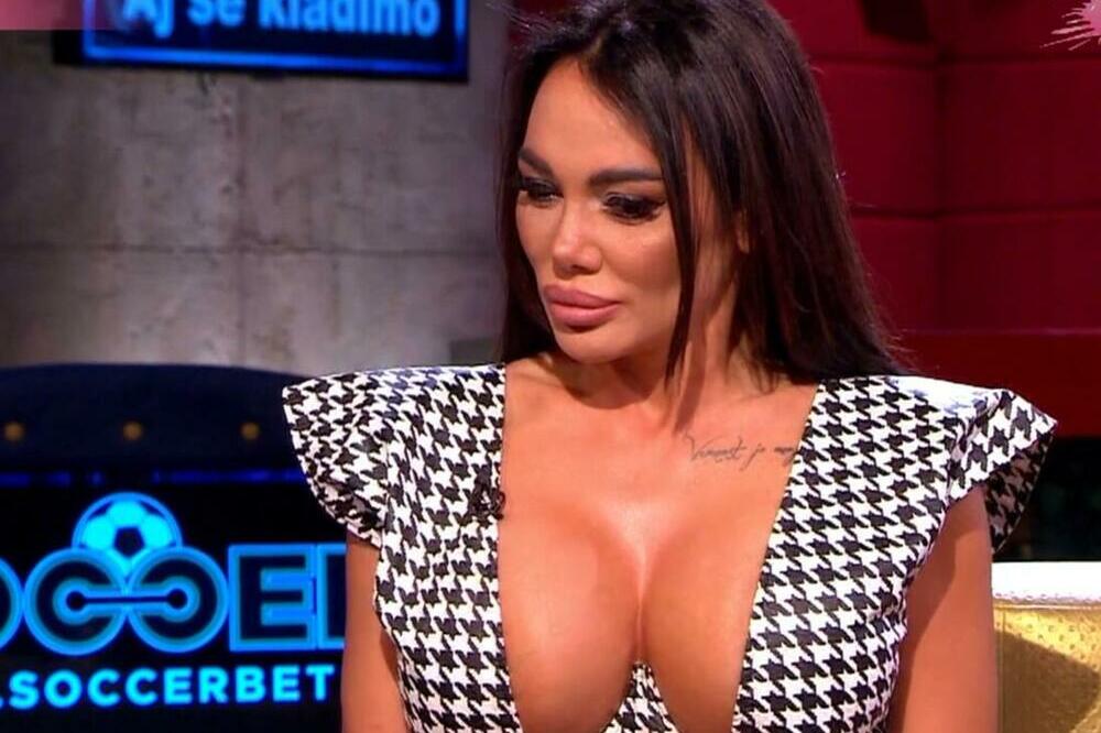 OMAKLO JOJ SE DA OVO OBJAVI?! Tamara Đurić spustila telefon NIŽE, pa uhvatila INTIMU: Sve izašlo na Instagram, ŠOK!