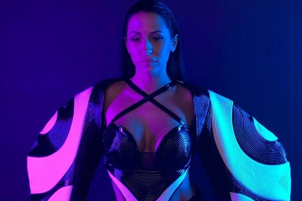 HAOS MEĐU FANOVIMA: Cipka iskopirala Saru Jo! (VIDEO)