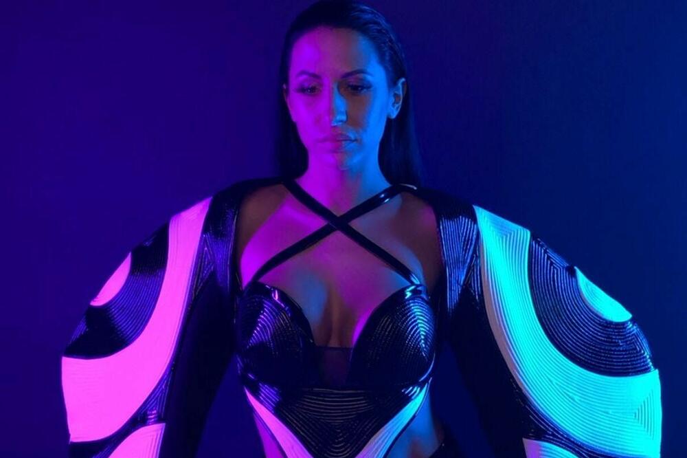 HAOS MEĐU FANOVIMA: Cipka iskopirala Saru Jo! (VIDEO)