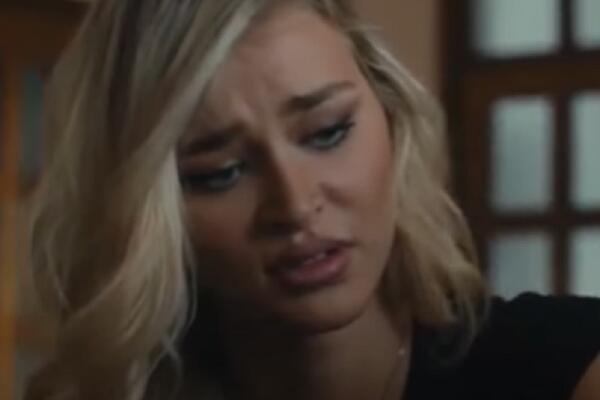 DA LI JE SOFIJA MILOŠEVIĆ BOLJA KAO GLUMICA ILI MANEKENKA? Njen HOT kadar u PREKRATKOM šortsu raspamećuje! (FOTO)