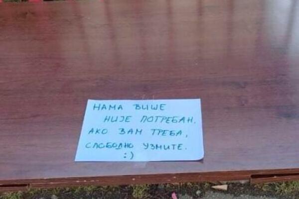 "NAMA VIŠE NIJE POTREBAN": Prizor ispred dnevnog centra za decu u Banjaluci ostavio BEZ REČI! (FOTO)
