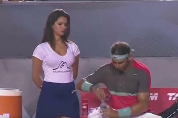 DOVEDITE NJU NA SVAKI NADALOV MEČ! Španac se pogubio, nije znao gde udara, a na njoj SVE PUCA! (VIDEO)