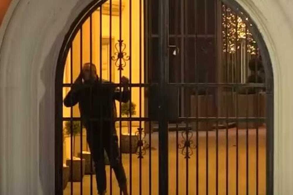 FILIP CAR NAPUSTIO ZADRUGU