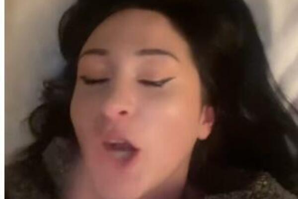 SAZNALA DA JE DEČKO VARA SA 85 ŽENA: Uzela mu je telefon i PRONAŠLA OVU STVAR, UŽAS (VIDEO)