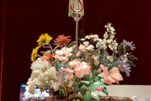 IZLOŽBA: Kako izgledaju lampe u Zabranjenom gradu! VIDEO