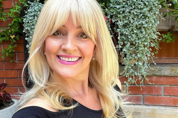 ŽIVOT NE SME DA STANE, MARINKOVA UDOVICA NASTAVILA DALJE: Evo ko je sada drži za ruku FOTO