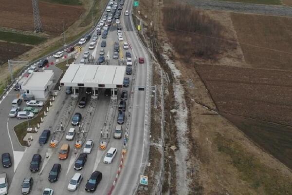 AMSS UPOZORAVA: Putevi su oštećeni zbog mraza, kamioni na graničnim prelazima čekaju i do 7 SATI!