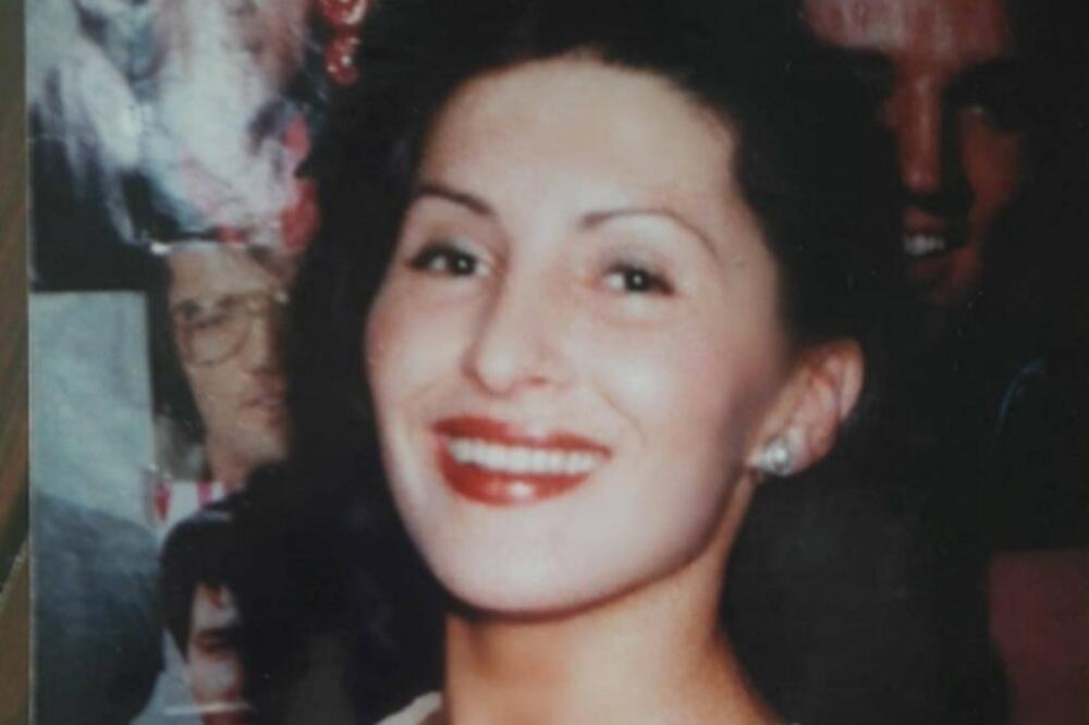 IMALA JE TEŠKU SUDBINU I IZGUBILA BITNU OSOBU! Ipak SRPSKA ESTRADA ne može bez njenog OSMEHA, ZNATE LI KO JE?