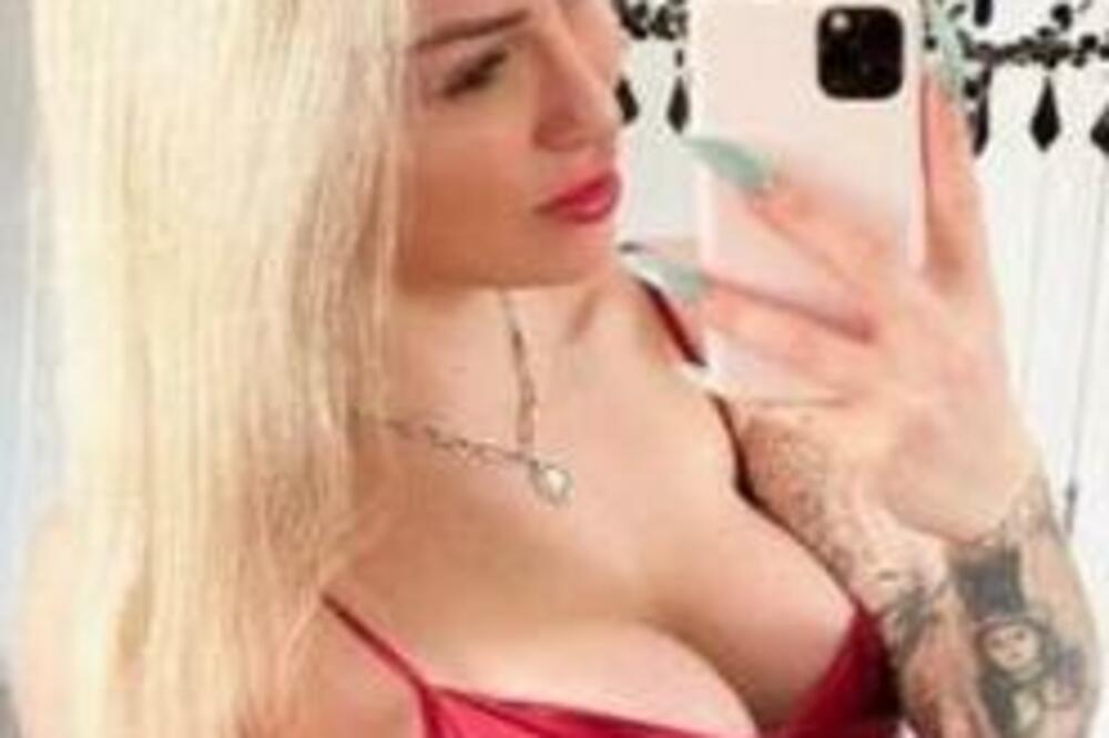 ZBOG JEDNE STVARI NA TELU, MUŠKARCI LUDE ZA NJOM: Pozira GOLA i svaki put je sve EKSPLICITNIJA (FOTO)