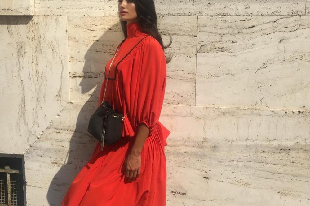 OVA BOMBA JE ROĐENA U EGIPTU, A TEČNO GOVORI CRNOGORSKI: Na Instagramu je prati 2.2 MILIONA, a njena lepota OBARA