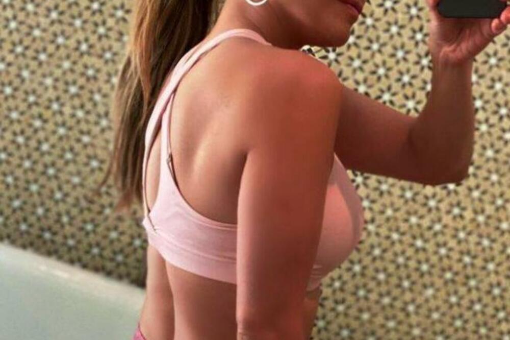 DŽENIFER LOPEZ SE KUNE U OVAJ NAPITAK: Zbog onog što joj radi ORGANIZMU, i vi ćete praviti (FOTO)