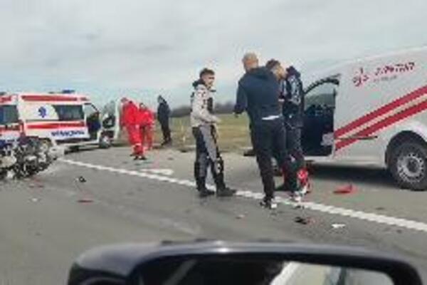 UDES NA AUTO PUTU KA NOVOM SADU: Sudarili se motor i automobil! (FOTO/VIDEO)