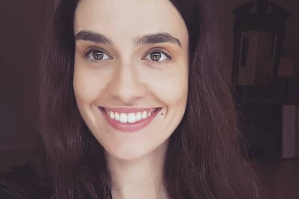 EVO ŠTA SE DEŠAVA UPRAVO U KUĆI ANJE ALAČ! Svi iščekuju EPILOG, VELIKA JE STVAR (FOTO)