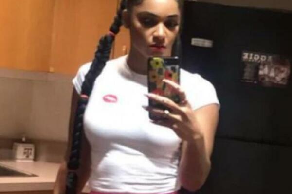 NAPALI JE ZBOG NEPRIKLADNE ODEĆE: Obukla lateks i ŠTIKLE pa je sasuli UVREDAMA (FOTO)