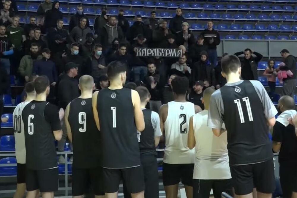 VERNI NAVIJAČI DOŠLI NA TRENING PARTIZANA! Pesma i velika podrška pred put na jug Srbije! (VIDEO/FOTO)