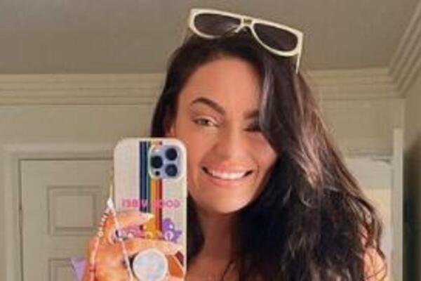 MAJCI GOVORILI DA JE "PREVIŠE STARA" DA OBLAČI IZAZOVNE BIKINIJE: A onda udarila jako i to u VRELIM POZAMA! (FOTO)