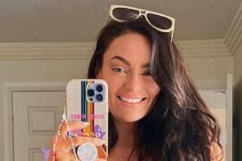 MAJCI GOVORILI DA JE "PREVIŠE STARA" DA OBLAČI IZAZOVNE BIKINIJE: A onda udarila jako i to u VRELIM POZAMA! (FOTO)