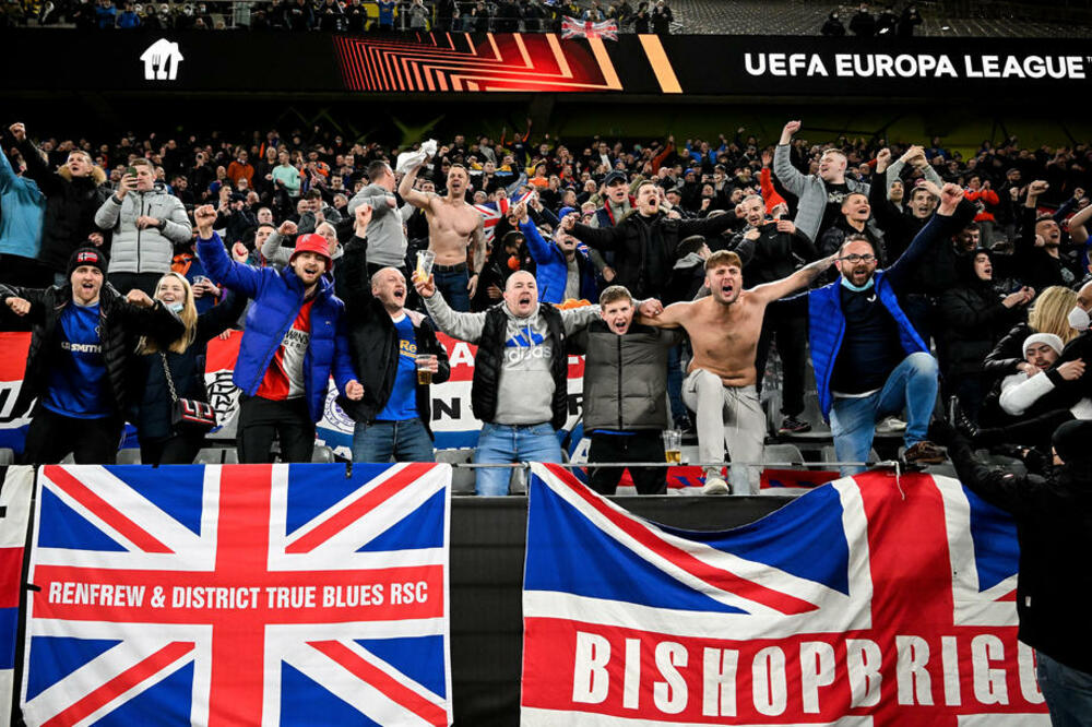 LUDO PUTEŠESTVIJE NAVIJAČA RENDŽERSA: Autom prešli 5.600 km do Beograda, ZALUTALI na Kosovo pa Bosnu! SAMO 1 VOZIO!