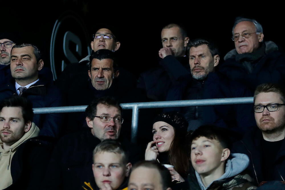 'KOSOVO JE SRBIJA' PRED PREDSEDNIKOM UEFE I BOBANOM: Navijači Partizana i Sparte ZAJEDNO skandirali u Pragu!