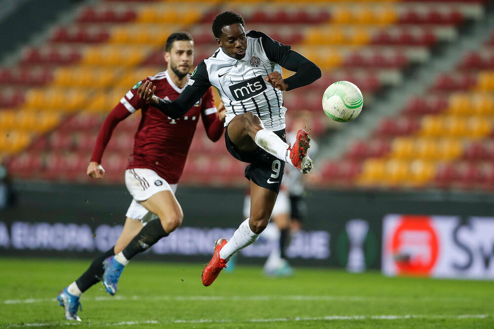 TELEDIRIGOVAN PAS ZDJELARA PA MAJSTORIJA MENIGA ZA UŽIVANJE GROBARA: Česi zanemeli! (VIDEO)