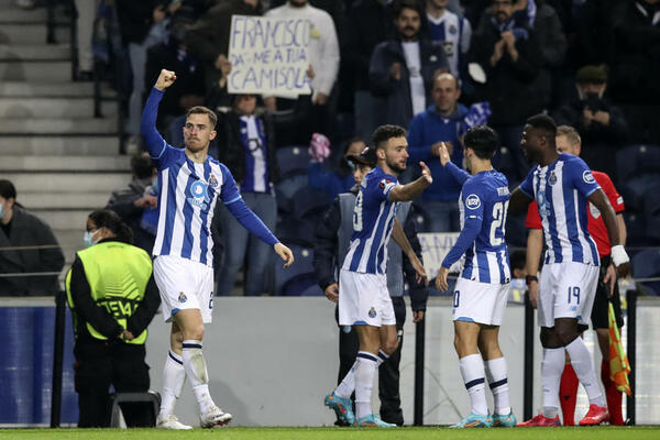 LACIO SA SERGEJEM IZGUBIO OD PORTA SA GRUJIĆEM NA TERENU: Dinamo poražen od Sevilje, Atalanta bolja od Olimpijakosa