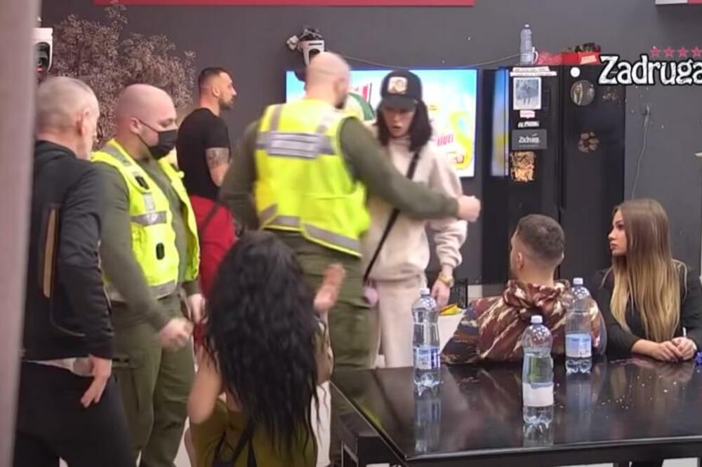 JEZIVO! TARA KRVNIČKI ČUPALA SANJU, A ONDA JE USLEDIO PRAVI HAOS: Guranje i URLICI! (VIDEO)