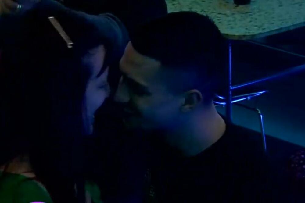 OVAJ POLJUBAC SMO SVI ČEKALI! Rijaliti zvezde ZABORAVILI NA KAMERE pa se prepustili STRASTIMA, čak i u WC-U!