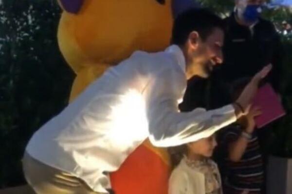 STEFAN I TARA PRED OBJEKTIVIMA! NIJE SAMO NOVAK U CENTRU PAŽNJE U DUBAIJU! JEDNA STVAR IM BILA BITNA! (VIDEO)