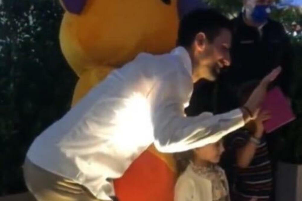 STEFAN I TARA PRED OBJEKTIVIMA! NIJE SAMO NOVAK U CENTRU PAŽNJE U DUBAIJU! JEDNA STVAR IM BILA BITNA! (VIDEO)