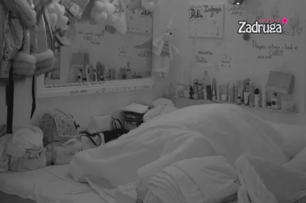 NI STIDA NI SRAMA! Dalila i Car VRELOM AKCIJOM probudili cimekre, SROZALI SVOJU INTIMU OVIM ČINOM! (VIDEO 18+)