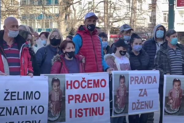 "TRAŽIMO IME I PREZIME POČINIOCA OVOG ZLOG DELA": Protest zbog NERASVETLJENE smrti devojčice Džene Gadžun! (VIDEO)