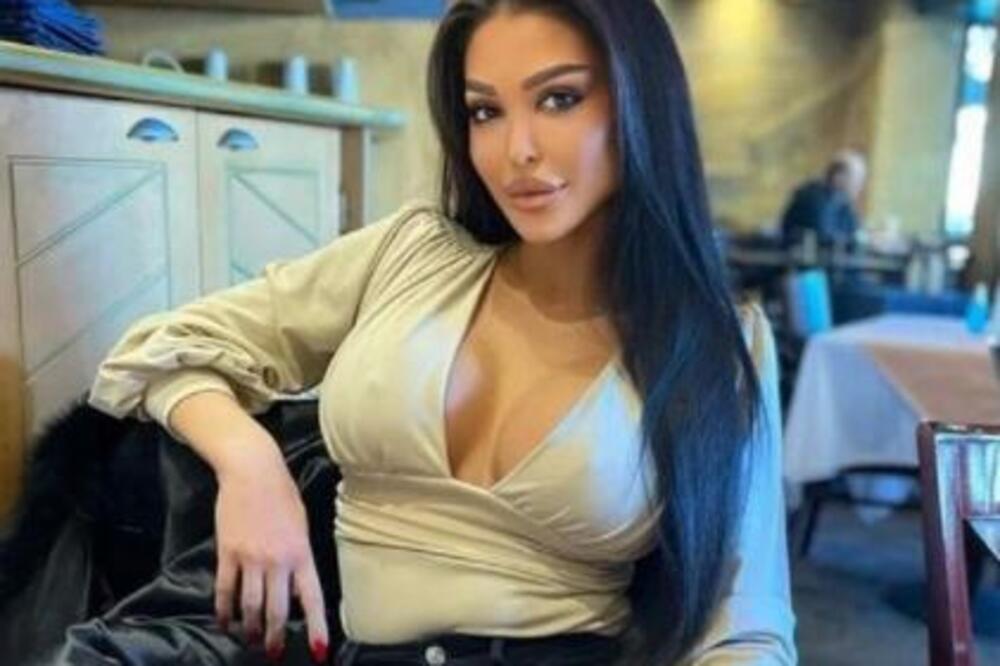 OSVANULE PRIVATNE SCENE MAJE MARINKOVIĆ! U prigušenoj prostoriji se uvija i pokazuje HOT TELO: Otac će je se ODREĆI