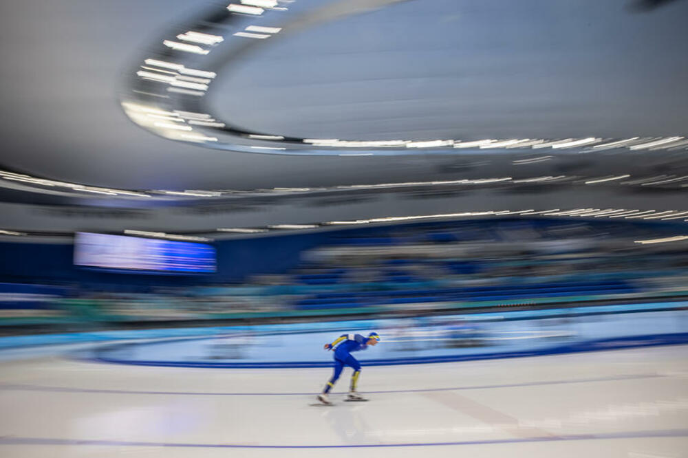PLJUVAO PO ZOI - KINA GRUBO RUŠI LJUDSKA PRAVA! POMENUO HITLERA, OPLEO I PO RUSIJI!